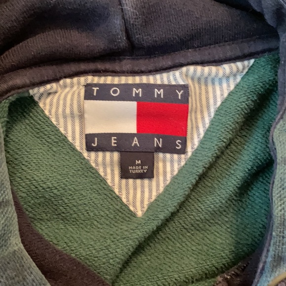 I am selling a Tommy Jeans hoodie. - Picture 3 of 3
